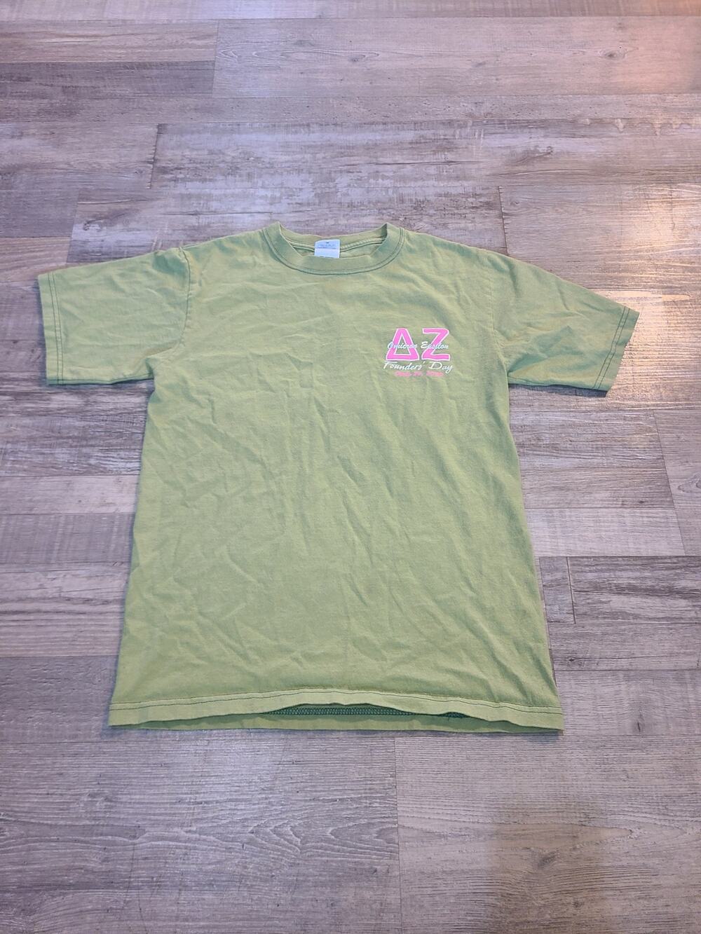 Anvil small women's graphic tee